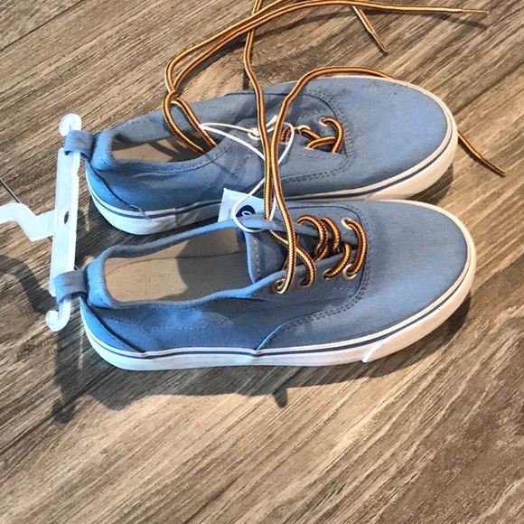 Old Navy Shoes - Picture 3 of 3